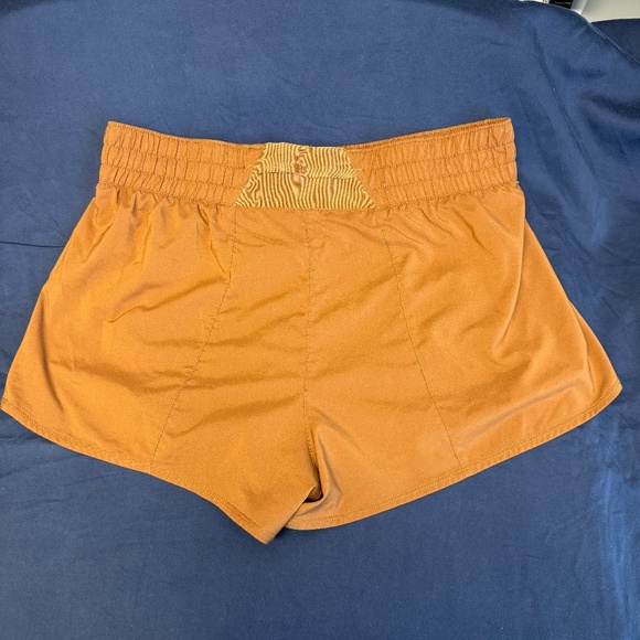 Nike Women's One Dri-FIT Mid-Rise 3" Brief-Lined Shorts size LARGE - Picture 3 of 5